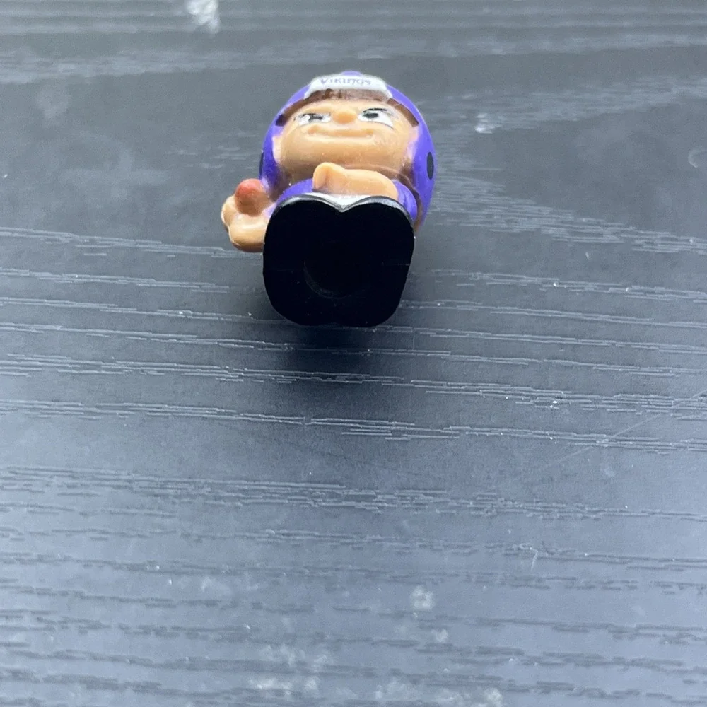 TeenyMates Legends Series 2 Minnesota Vikings NFL Mini Figure Party Animal